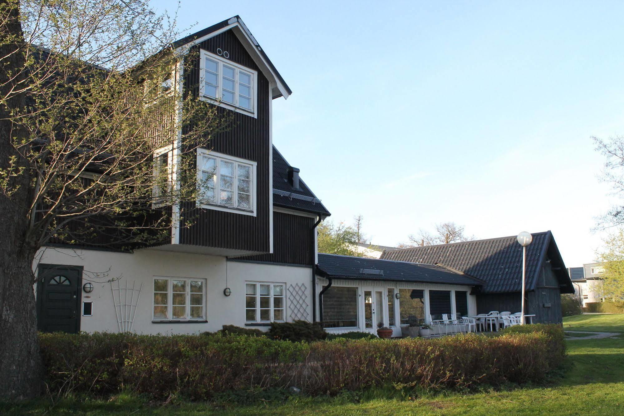 Hotell Sjoevillan Upplands-Väsby Exterior foto